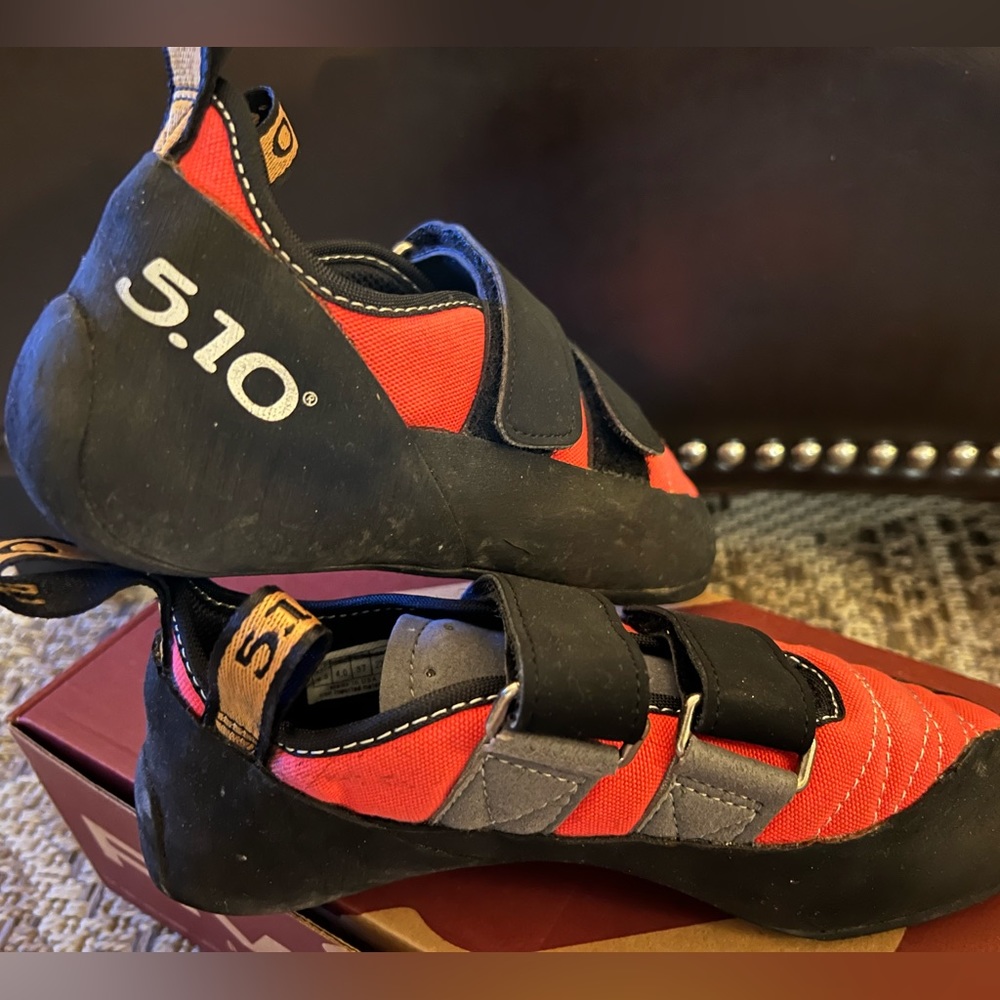 Five Ten Coyote VCS Canvas Climbing Shoe - Women's Size 6.5
